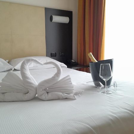 Elysium Hotel Raya Mediglia Екстер'єр фото
