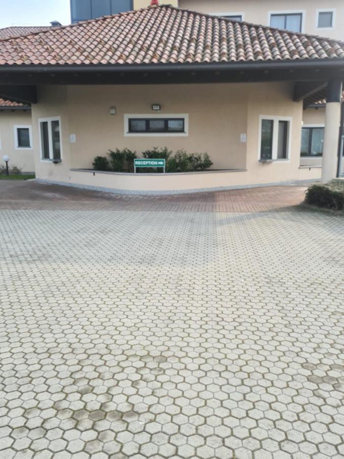 Elysium Hotel Raya Mediglia Екстер'єр фото