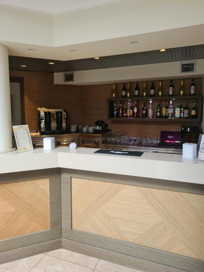 Elysium Hotel Raya Mediglia Екстер'єр фото
