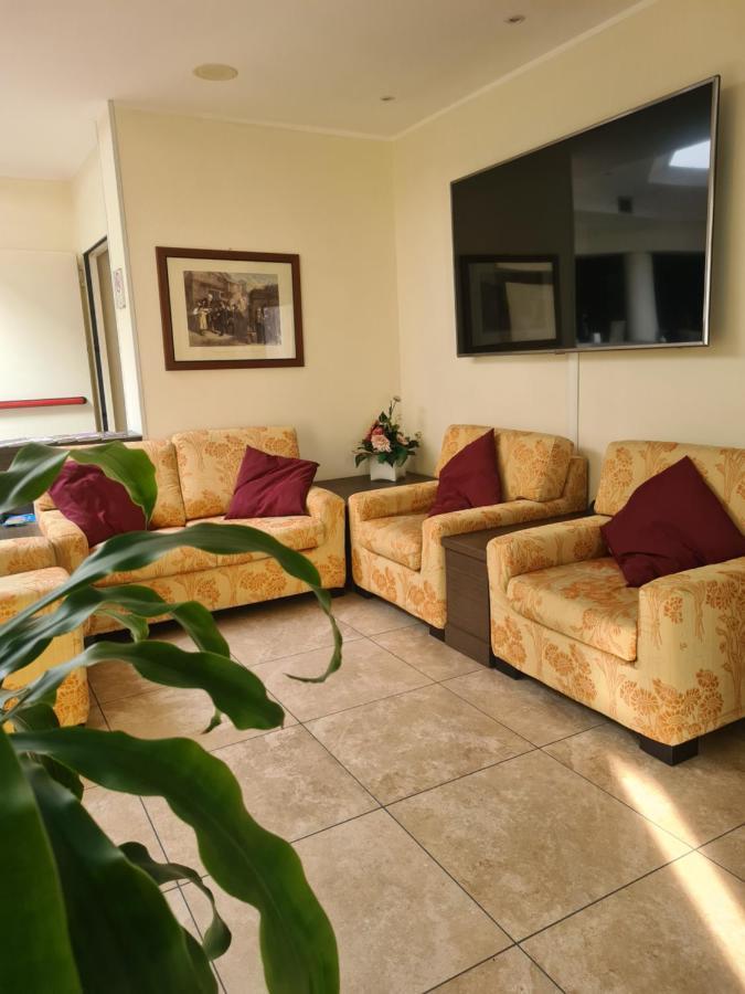 Elysium Hotel Raya Mediglia Екстер'єр фото