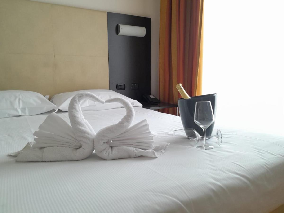 Elysium Hotel Raya Mediglia Екстер'єр фото