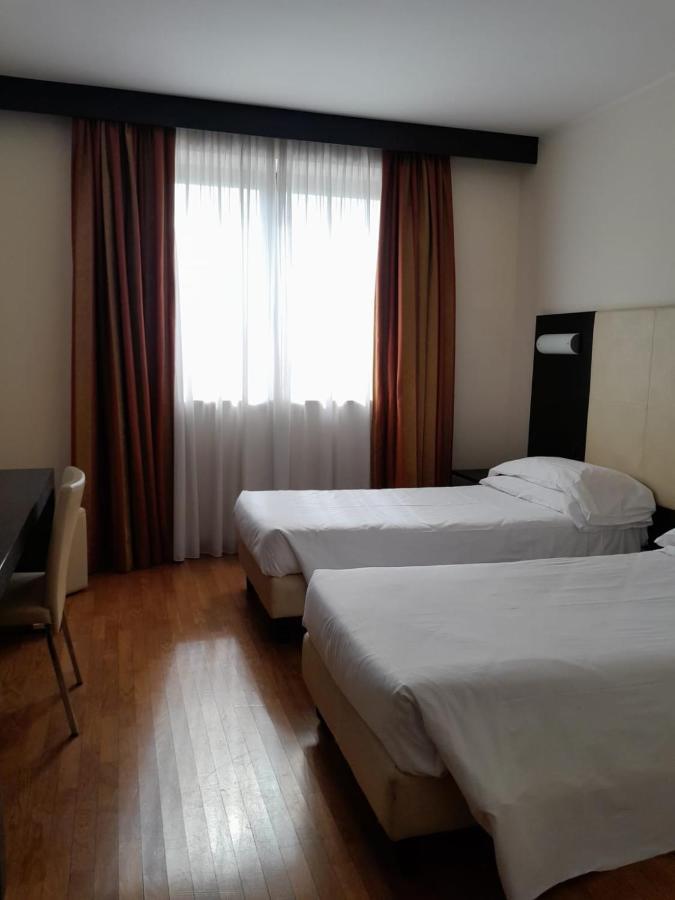 Elysium Hotel Raya Mediglia Екстер'єр фото