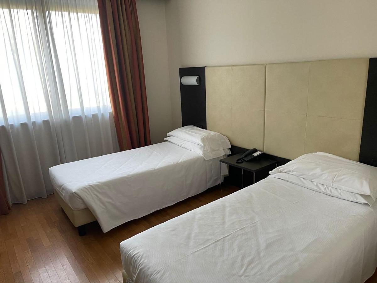 Elysium Hotel Raya Mediglia Екстер'єр фото