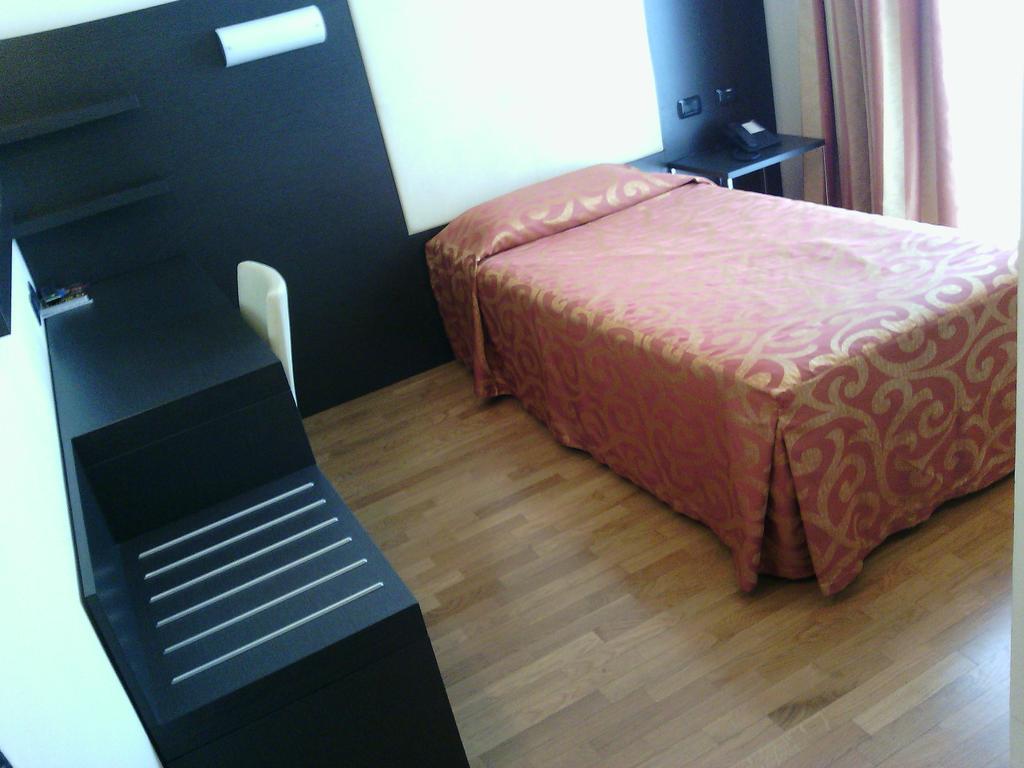 Elysium Hotel Raya Mediglia Екстер'єр фото