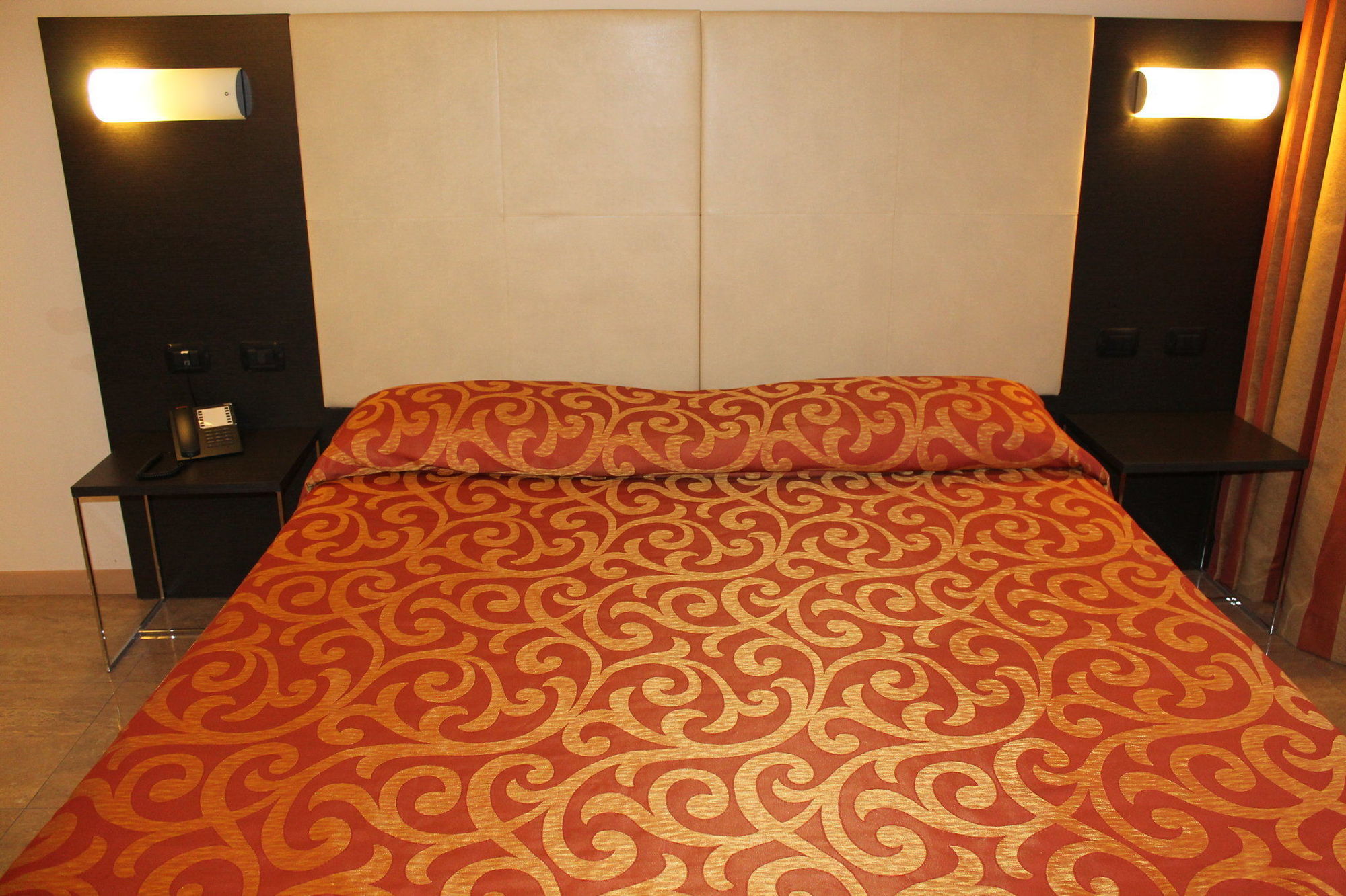 Elysium Hotel Raya Mediglia Екстер'єр фото