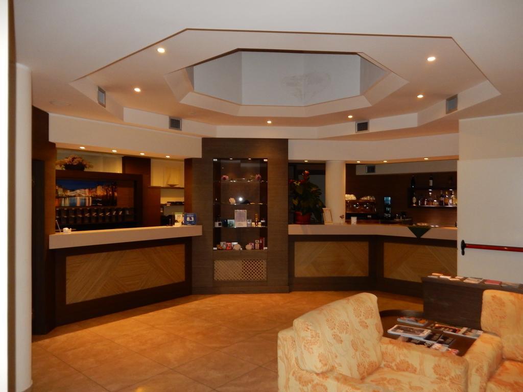 Elysium Hotel Raya Mediglia Екстер'єр фото
