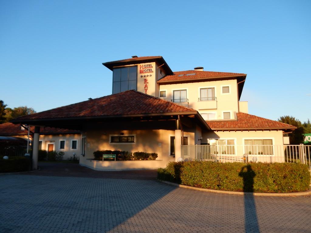 Elysium Hotel Raya Mediglia Екстер'єр фото