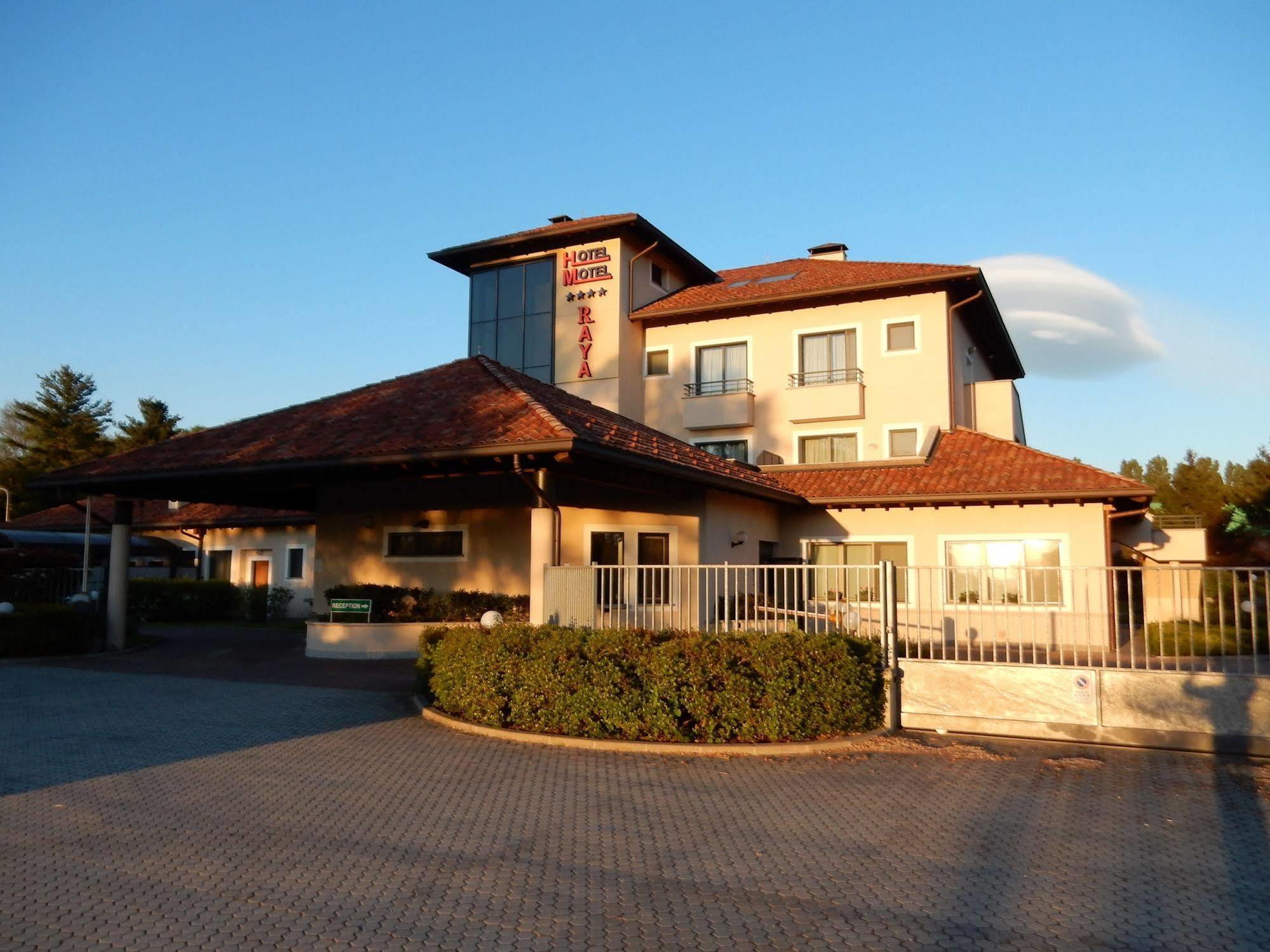 Elysium Hotel Raya Mediglia Екстер'єр фото